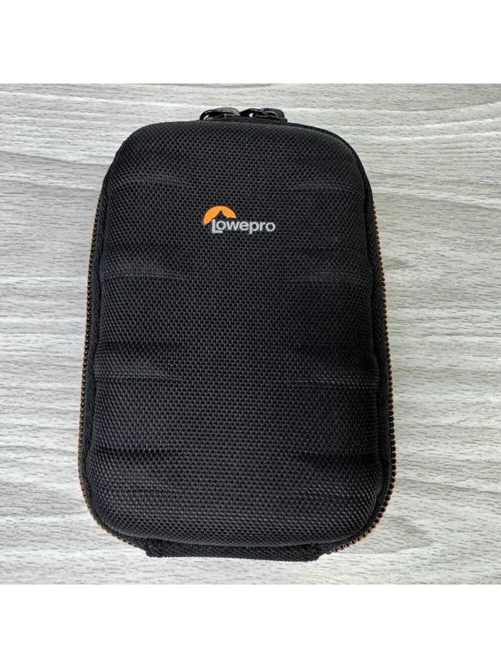 Lowepro Santiago 20 II Digital Camera Case Black Hard Shell Padded w/ Strap